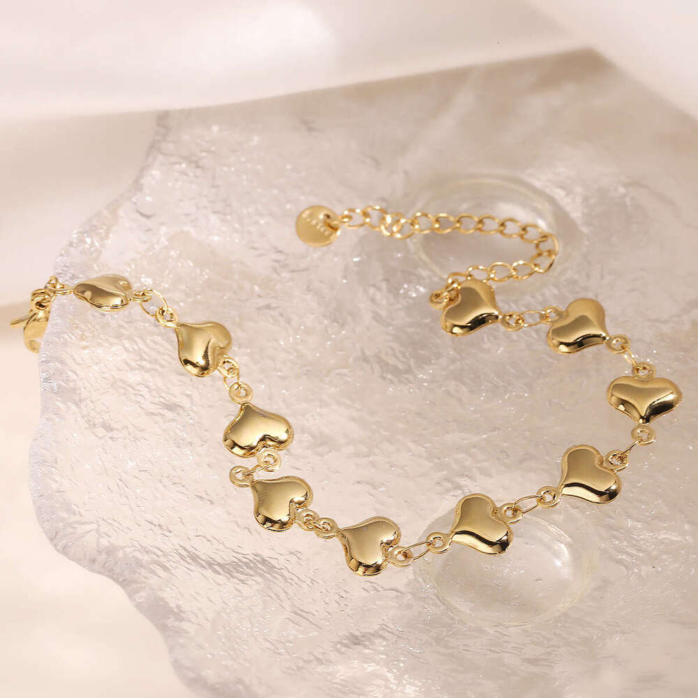 Designer Fashion Simple Gold-Plated Smooth Heart Stainless Steel Bracelet for Women, Niche Personality Jewelry