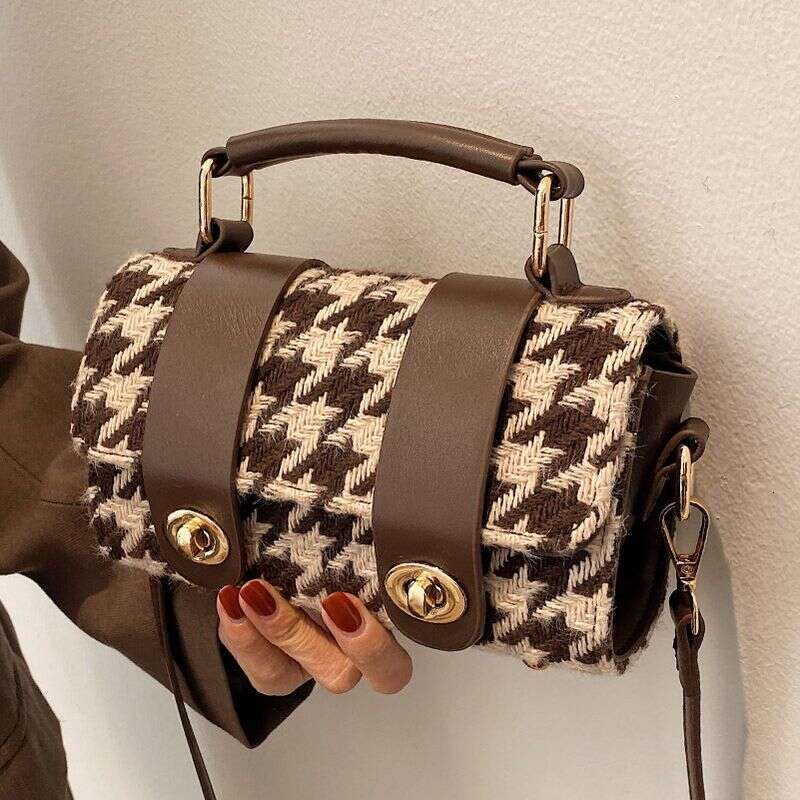 Niche design female senior sense of Europe the United States retro autumn and winter commuting Boston crossbody bag