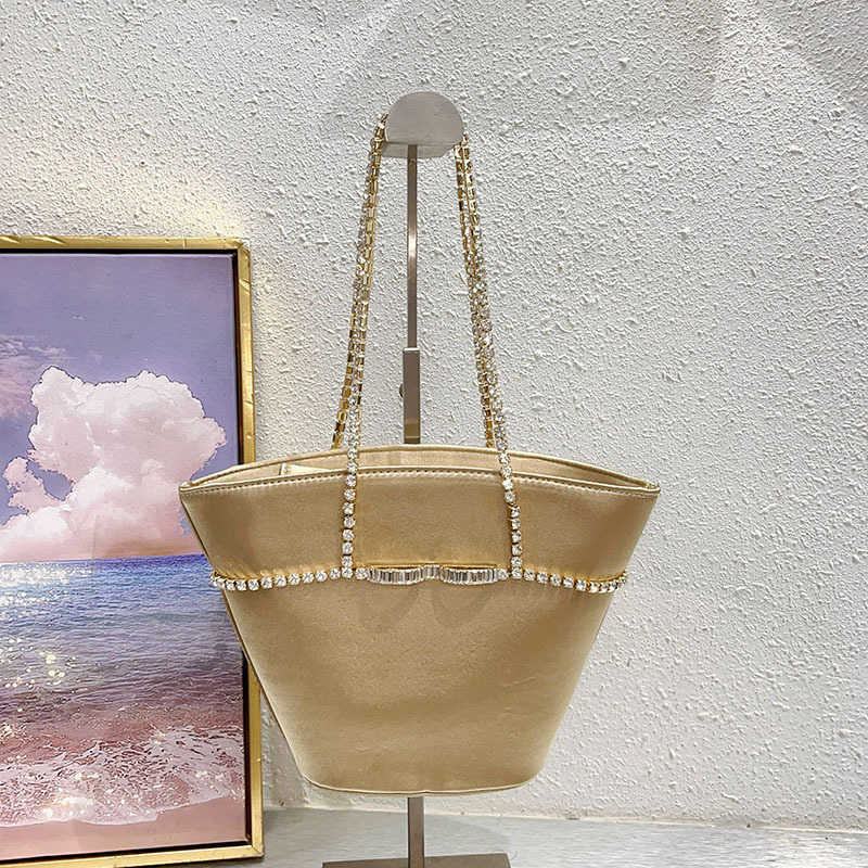 Simple Socialite Large Capacity Tote Bag Fashion New Commuter Underarm Bag with Diamond Chain Single Shoulder Handbag