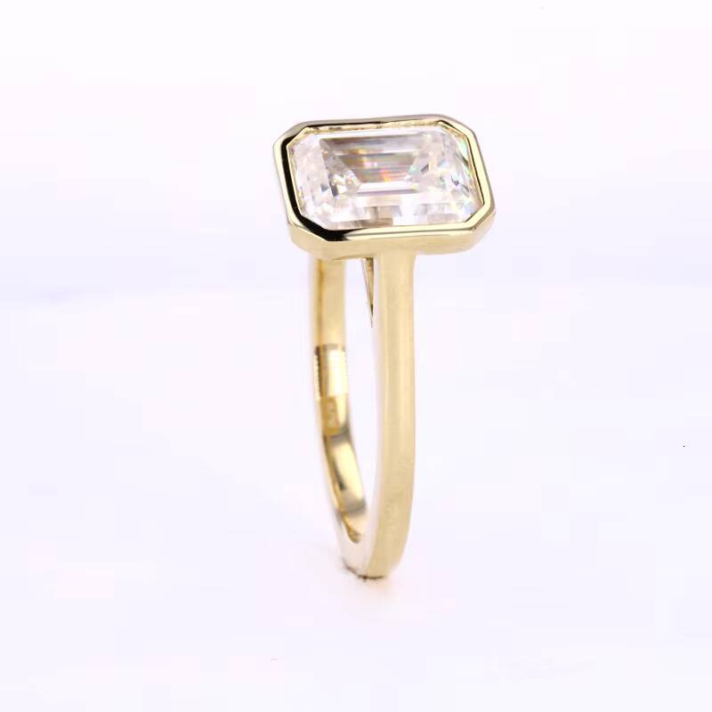 Starsgem Custom Made Bezel Setting Yellow Gold Popular Style Emerald Cut 2ct Moissanite Diamond Ring
