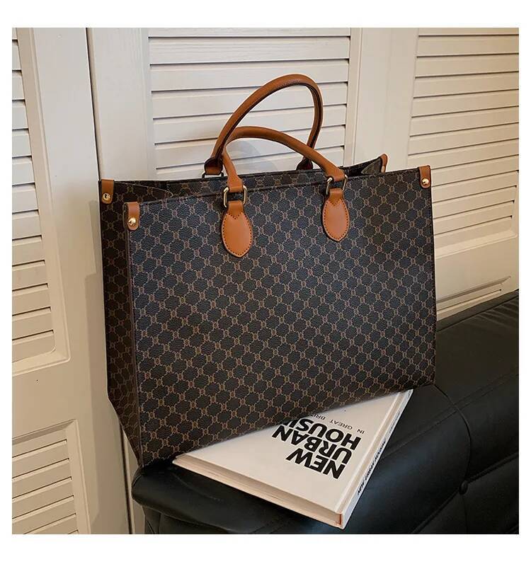 Large-capacity womens bags in Europe and the United States retro shoulder bag classic letters PU commuter handbags women