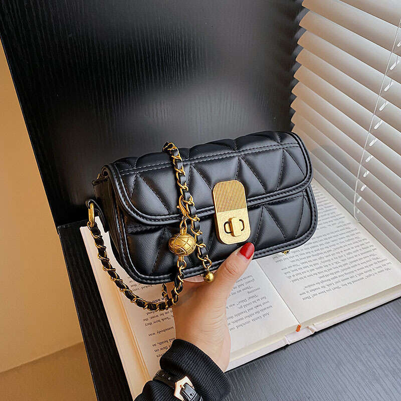 Fashion INS Small for Women 2025 New Stylish Embroidery Texture Shoulder Chain Designer Bags Crossbody Bag