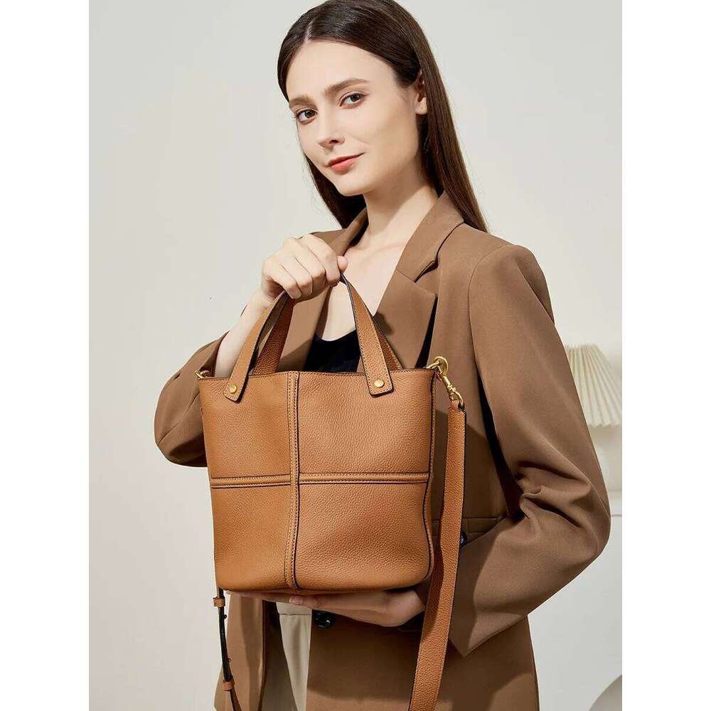 2025 Pre-Autumn Niche Texture And Versatile New Top-Layer Cowhide Commuter Large-Capacity Bucket Bag Elegant One-Shoulder Crossb