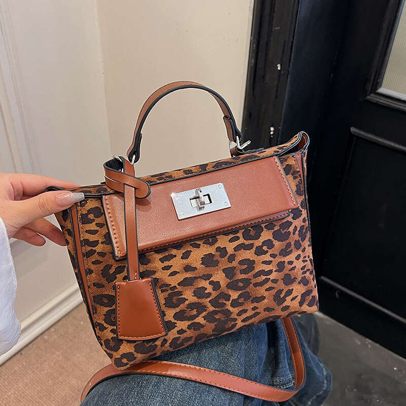 Handbag Women's 2025 Autumn Bags New Fashion Leopard Designer Print Handheld Shoulder Crossbody Bag