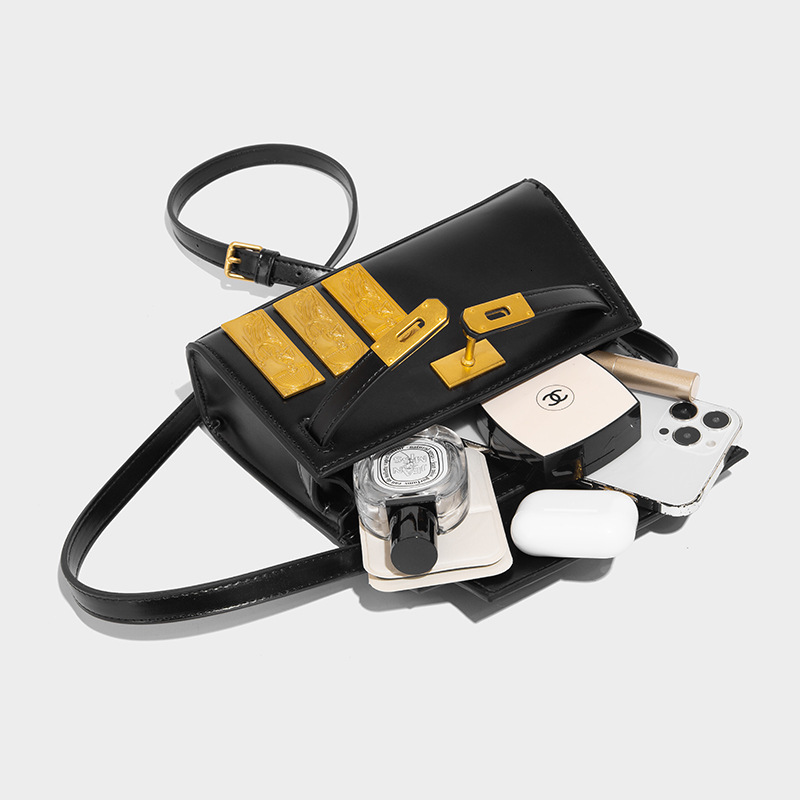 Free Shipping Designer Luxury New Women's Kelly Bag Versatile One Shoulder Underarm Bag Premium Retro Handheld Black Gold Embossed Stick Bag