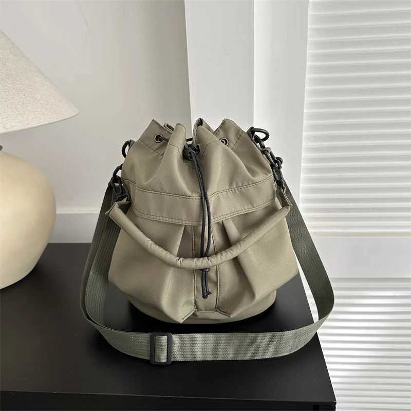Simple and large-capacity handbag fashionable bucket bag womens bag personalized shoulder messenger bag. Y250819