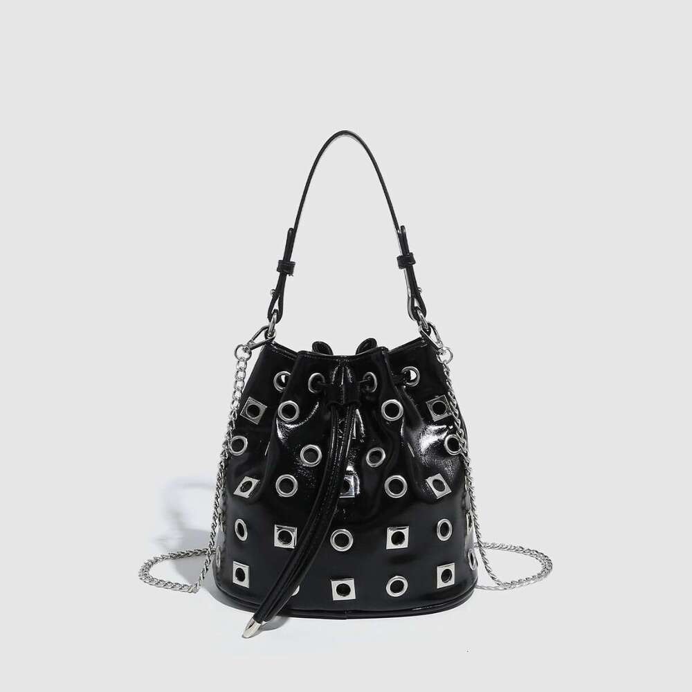Studded Drawstring Bags Bucket Design Sense Eyelet Handbag Designer Punk Style Hollow Out Single Shoulder Crossbody Chain Women's Bag