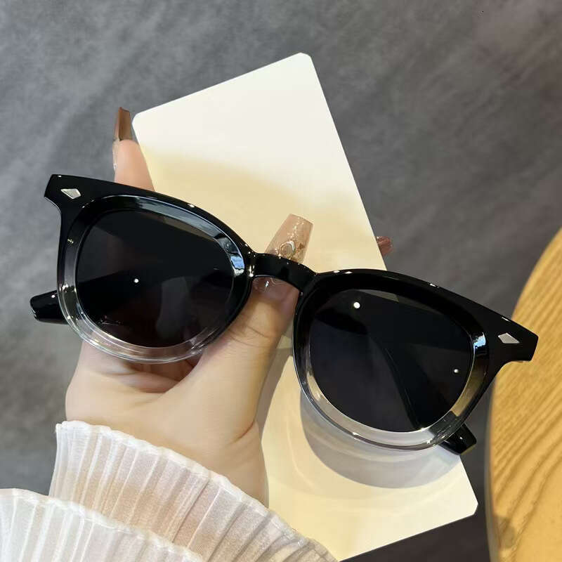 Classic Gradient Black Round Frame Fashion Sunshade Wear Glasses Unisex Designer Driving Lightweight Sunglasses