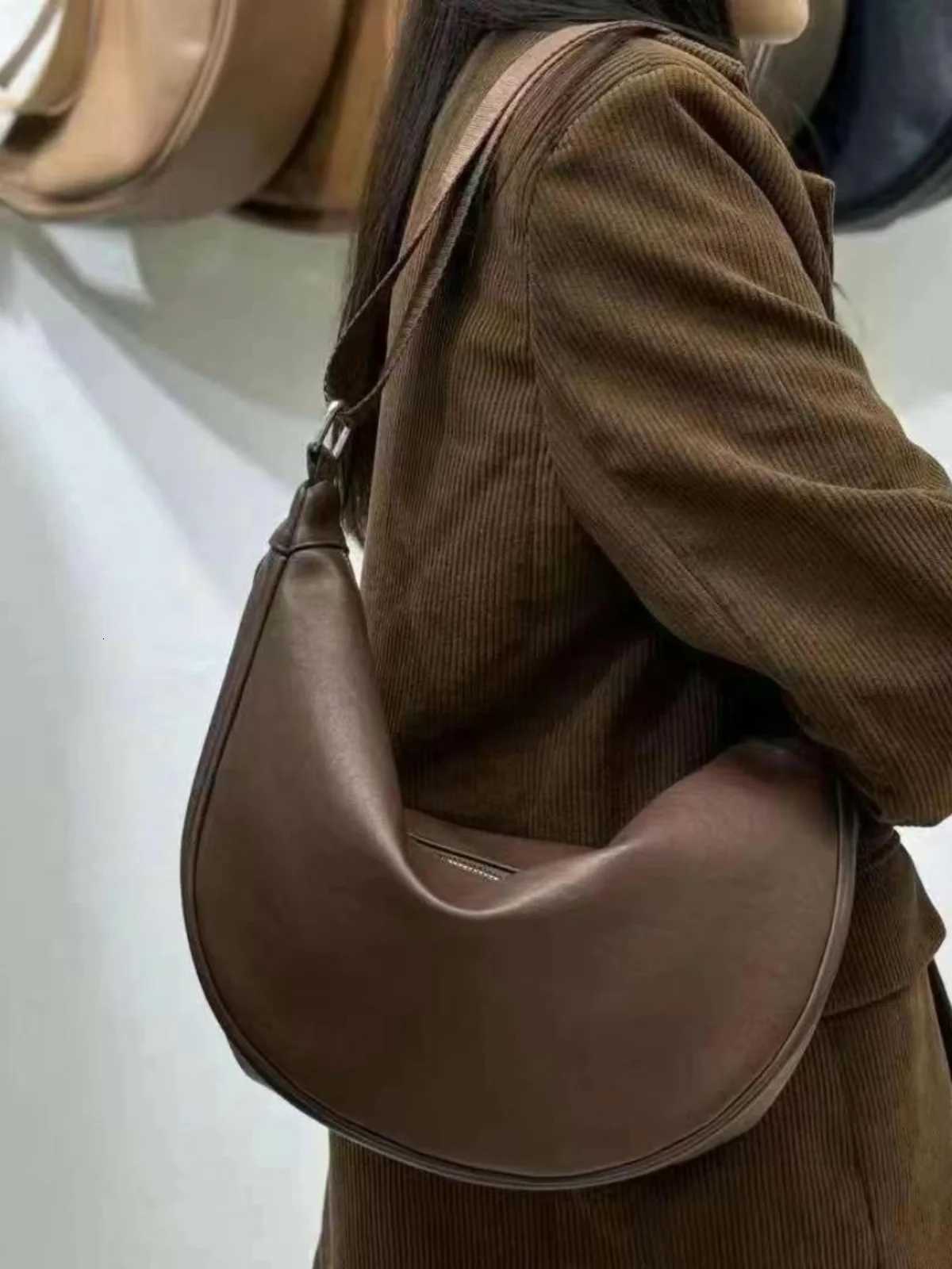 New 2025 Womens Waterproof Soft Leather oulder Bag Dumpling ape Faion Simple High End Bapa Versatile Crossbody Bag Y250819