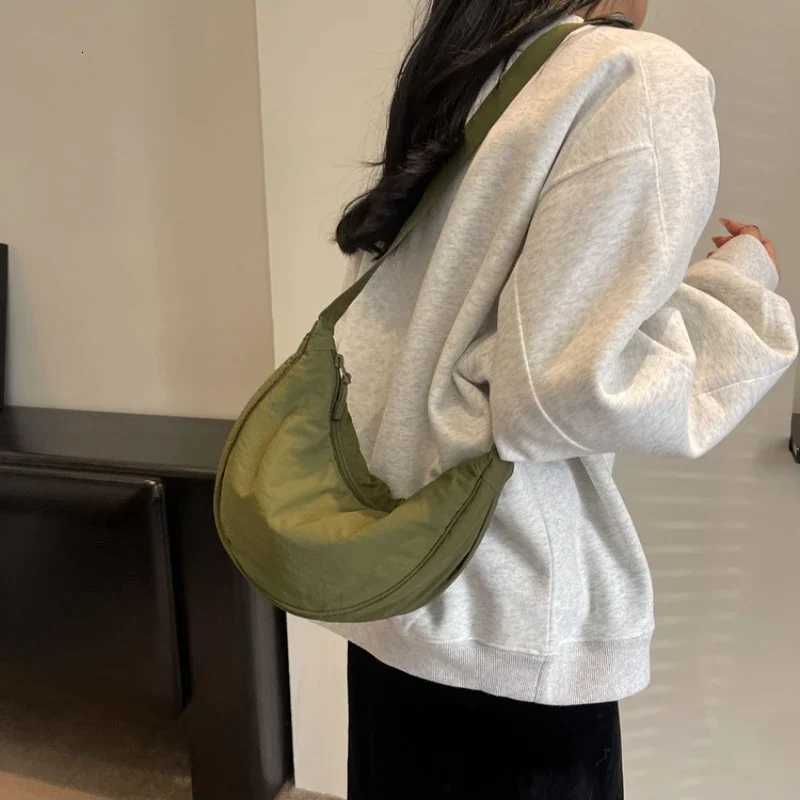 New Color Womens Nylon Shoulder Bag Casual Sports Female Hobos Crossbody Bags Fashion Large Female Fanny Pack Purse Handbags Y250819