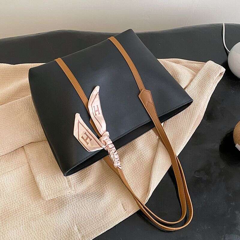 High-Value Large-Capacity 2025 New Commuter Tote Bag for Women Ins Style College Student Shoulder Handbag