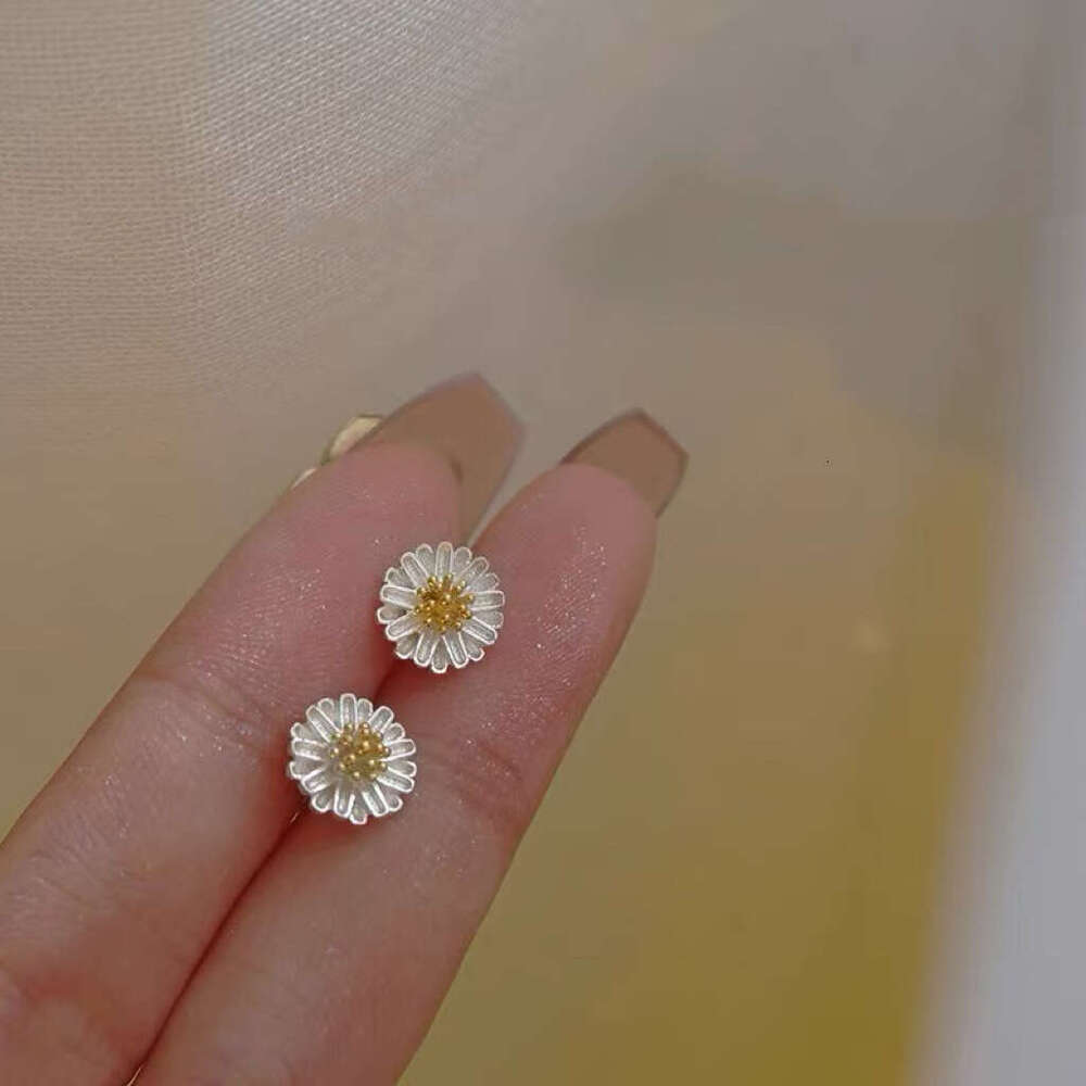 Gold-Plated Copper S Sier Needle Small Fragrance Gold Flower Pearl for Women Ins Style High-End Earrings Jewelry