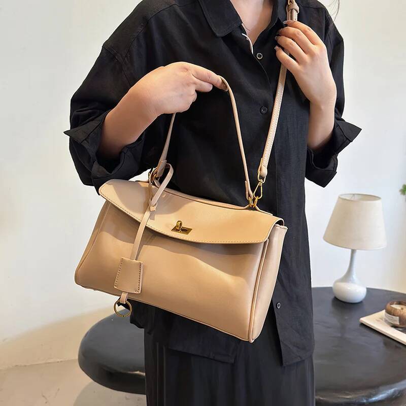 Autumn New Women s Crossbody Ba Soft Leather Solid Color Lare Capacity Shoppin Handba Desiner Handba Autumn New Desiner Ba Temperament Commutin Tote
