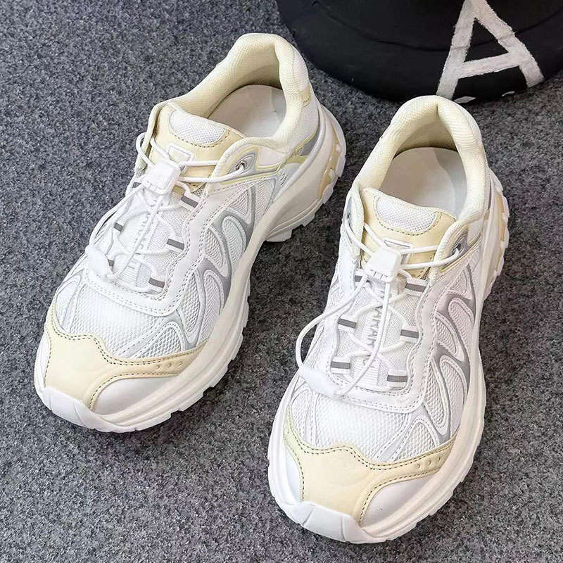 2025 New Summer Single Mesh Hiking Dad for Women Breathable Lightweight Internet Celebrity Outdoor Running Casual Sports Shoes