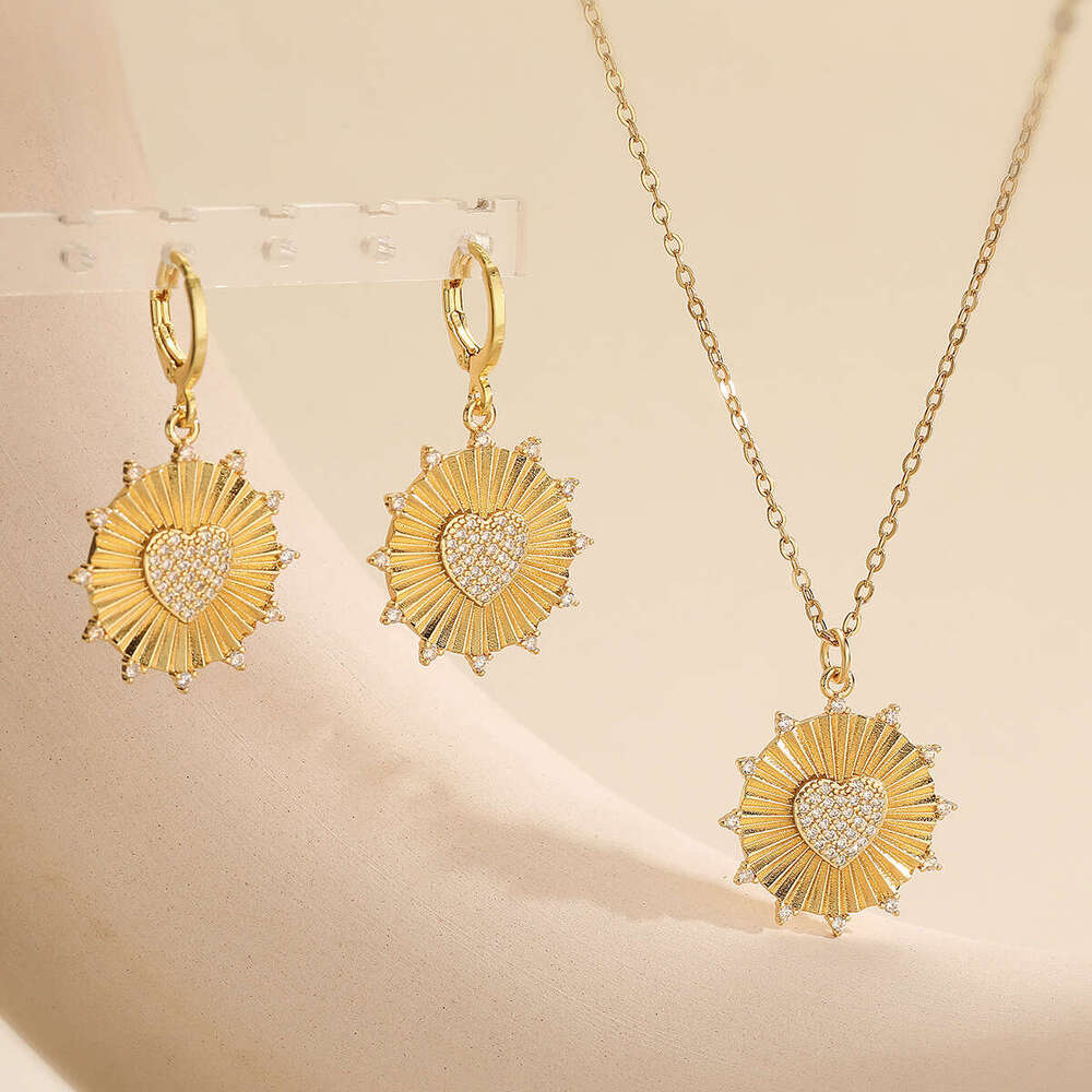 Hot-Selling Designer Fashion Copper Gold-Plated Zircon Heart Round Pendant Necklace Earring Set New