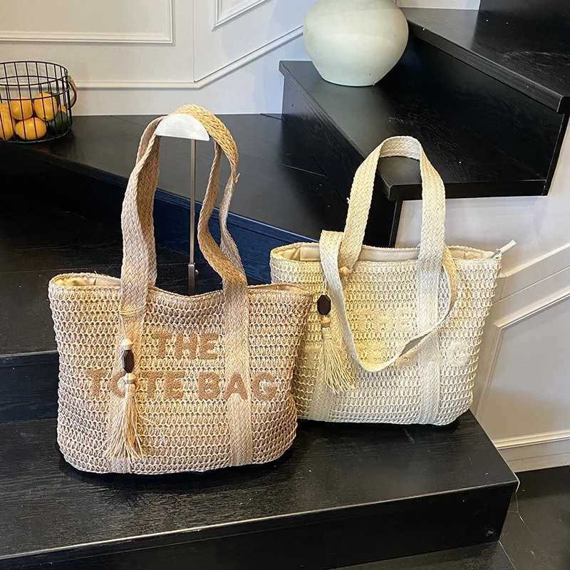 Hand-Woven Handbags Summer Ladies Woven Bag Fashion Handmade Simple Large Capacity with Tassel Pendant Shopping Handbag Tote Y250819