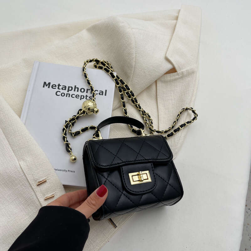 Square Handheld for Women 2025 Korean INS Fashion Small Chanel Designer Style Quilted Chain High-end Bags Niche Crossbody Bag