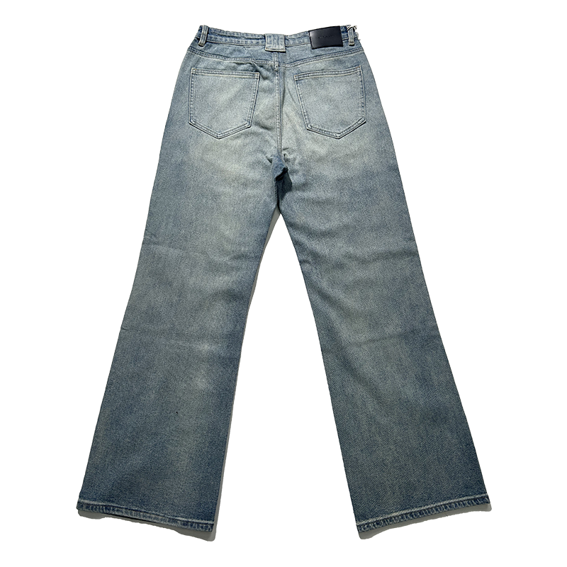 Trendy Loose Fit Light Blue Jeans: Perfect Outfit Choice for a Chilled Season - 2352