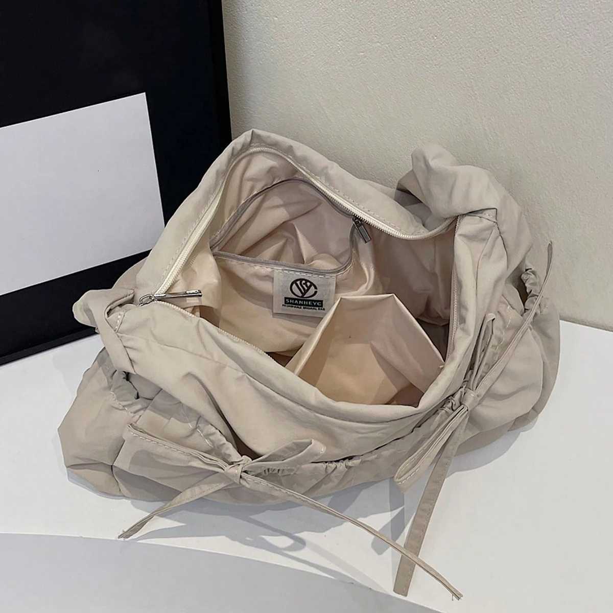 Casual simple and lightweight womens messenger bag niche pleated design bow tote bag large capacity Y250819