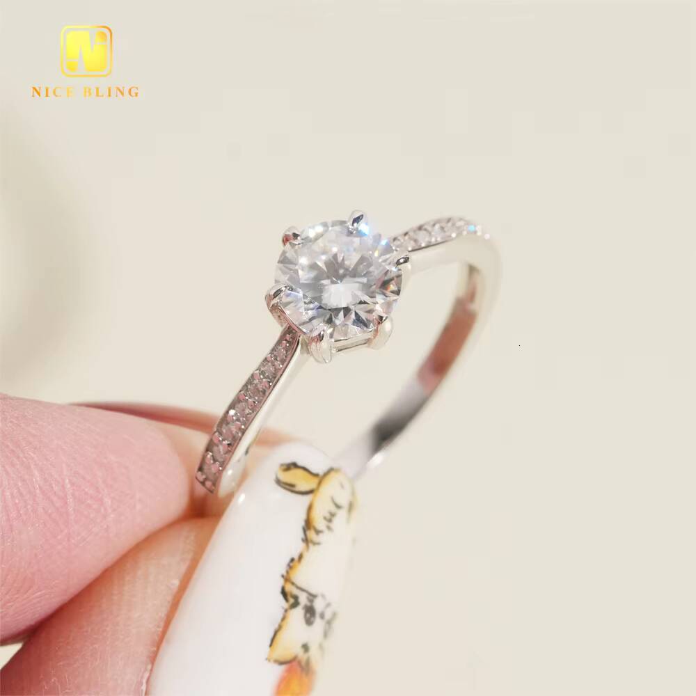 Fashion Classical Round Shaped Eternity Trendy Moissanite Wedding Ring 6 Claws Round Brilliant Cut Moissanite Engagement Ring