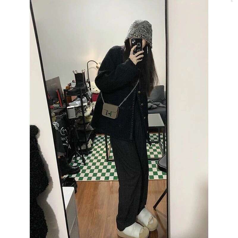 Black small fragrant style jacket for women's autumn and winter new Korean version niche design temperament top