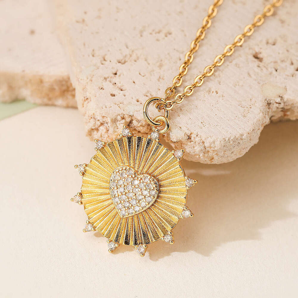 Hot-Selling Designer Fashion Copper Gold-Plated Zircon Heart Round Pendant Necklace Earring Set New