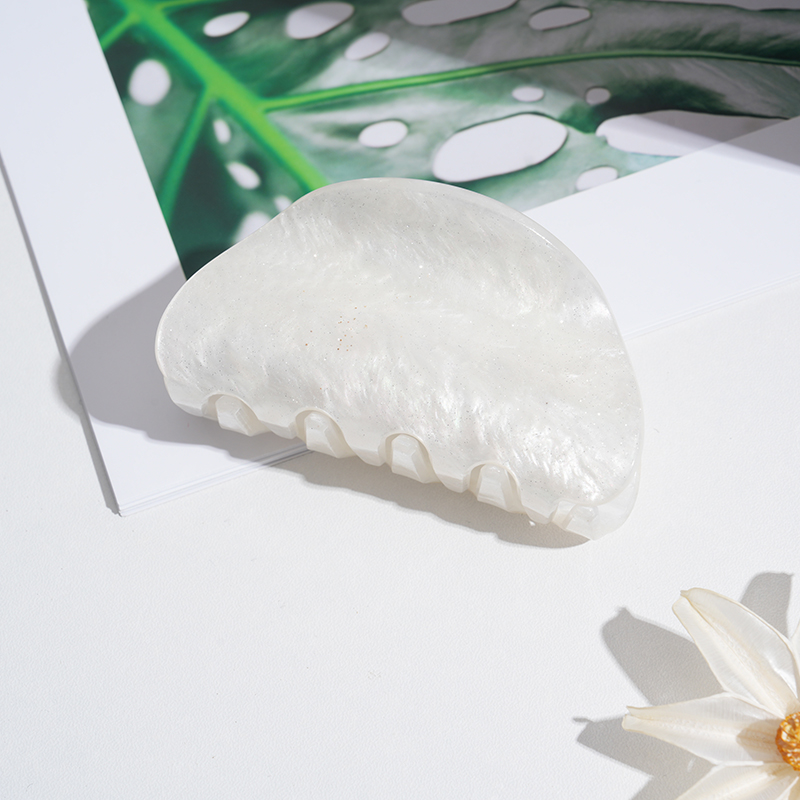 Colorful and sweet clip-on hairpin that is versatile and simple, perfect for all occasions and looks.