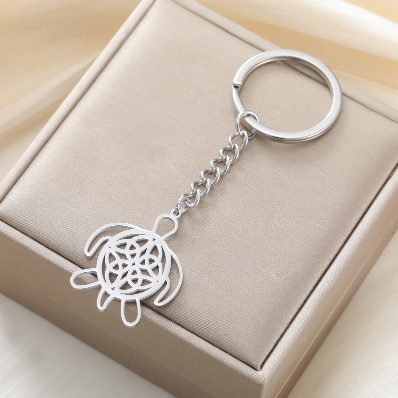 Lucktune Turtles Shape Keychain Stainless Steel Animal Keychains For Bag Irish Celtics knot Charms Jewelry Body Kit Gift 250811