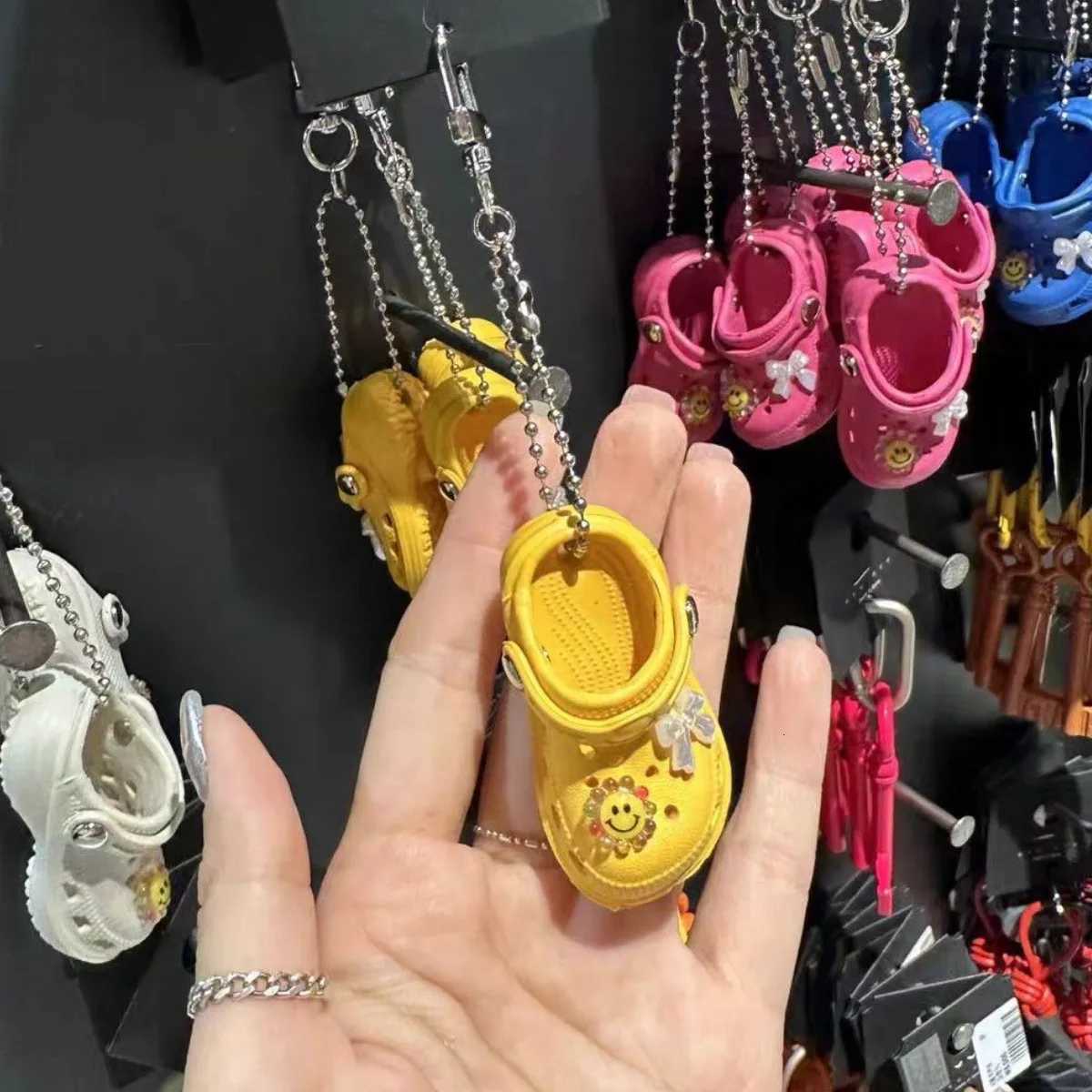 ute Keychain Creative Simulation Slippers Car Keychains Bag Pendant Girl Car Key Ring Pendant Friends Gift Key Chains for Women XJ250820