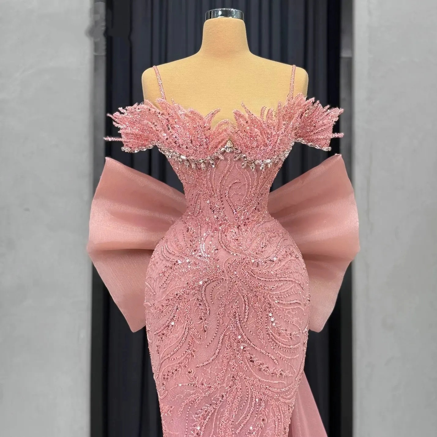 Elegant Evening Dresses For Women Spaghetti Straps Off Shoulder Sleeveless Gown Sequins Crystal Floor Length Dress Party Customized Dress