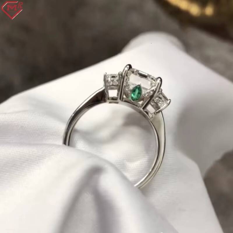 IGI Certificate Lab Grown Diamond Engagement Rings 18K Gold Three Stone 3ct Emerald Cut Diamond Rings