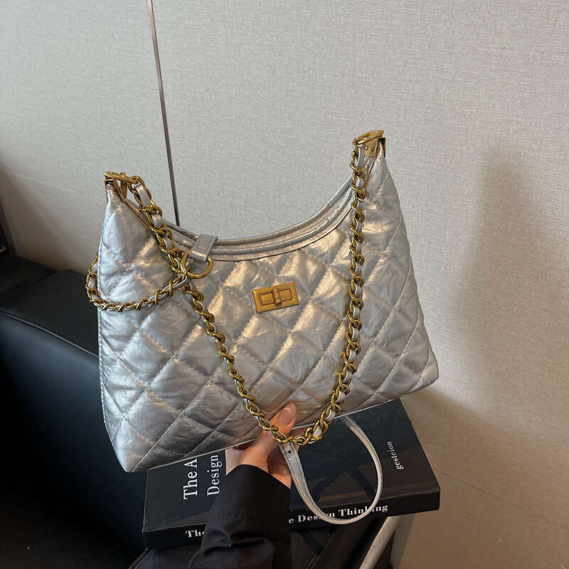 2025 Summer New Diamond Pattern Chanel Style Chain Shoulder Women's Fashion Simple Underarm Commuter Tote Bag