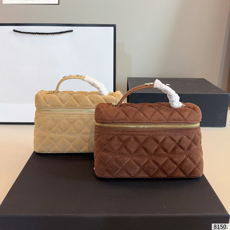 Vintage Ladies Suede Clutch Makeup Bag Classic Diamond Lattice Golden Hardware Removable Matelasse Chain Designer Shoulder Handbag Cross Lipstick Purse 20x19cm