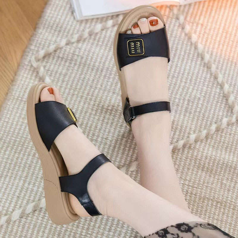 2025 Summer Women's Soft Genuine Leather Korean Style Casual Versatile Mom Shoes Thick Sole Comfortable Non-Slip Wedge Sandals