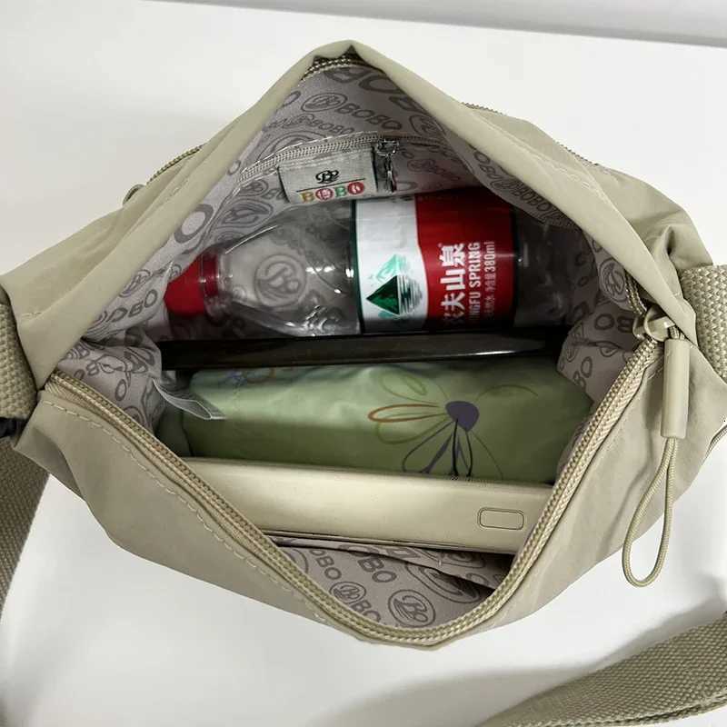 Ultra-light Nylon Crossbody Bag for Women Adjustable Wide Strap Lightweight Womens Bag Zipper Closure Stylish Messenger Bag Y250819