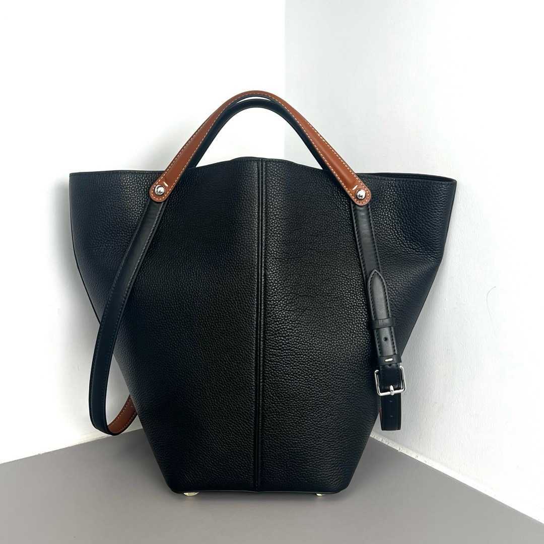 Maggie Bucket Bag 2025 New High-End Genuine Leather MM6 Large Capacity Commuter Personality Single Shoulder Handheld Tote Bag L250820