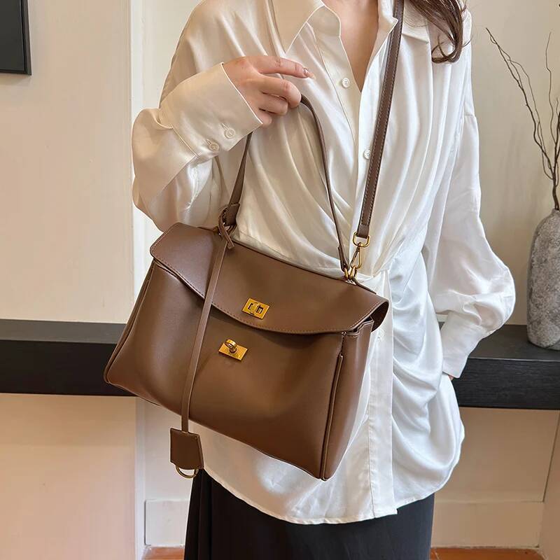 Autumn New Women s Crossbody Ba Soft Leather Solid Color Lare Capacity Shoppin Handba Desiner Handba Autumn New Desiner Ba Temperament Commutin Tote