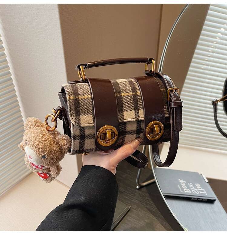 Niche Bags for Women Autumn Versatile 2025 New Winter Trend Boston Crossbody Handheld Pillow Bag