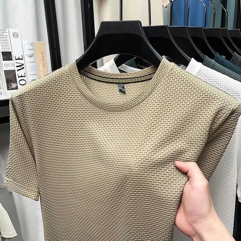 New Mens Casual and Fashionable Bone Flower Short Sleeved Round Neck T-shirt Breathable and Comfortable Summer Versatile Top Y250819