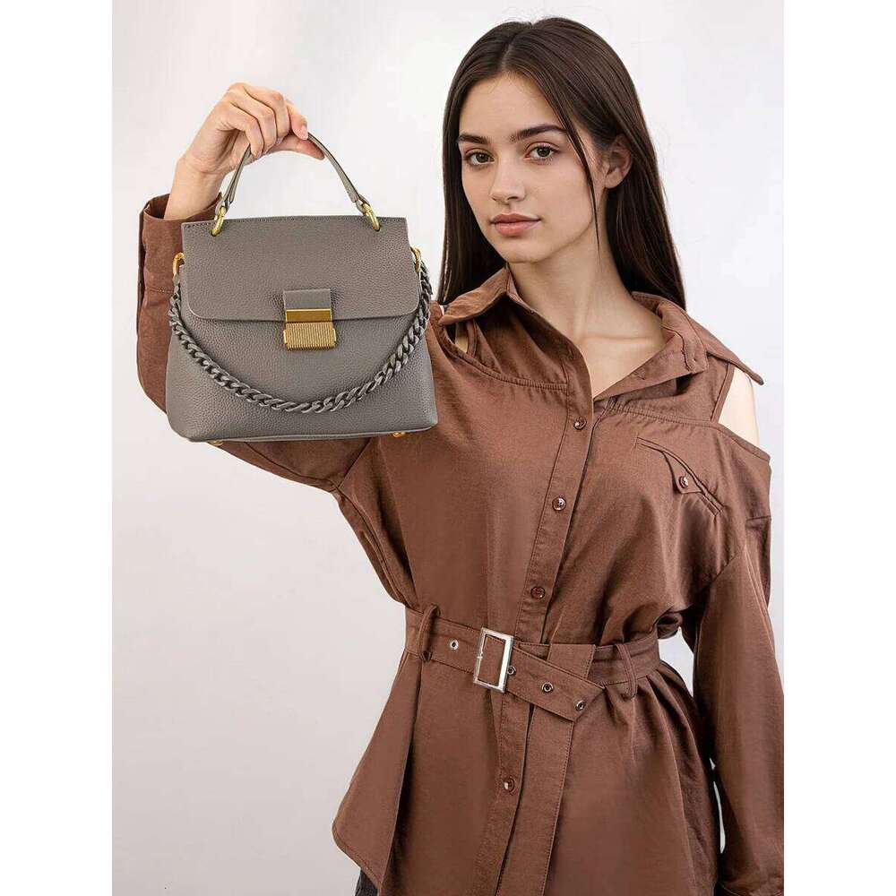 Designer Bags New Classic Chain Small Shell Tote Fashion Genuine Leather Women Niche Design Shoulder Bags Top Quality Ladies Handbag Luxury Bag