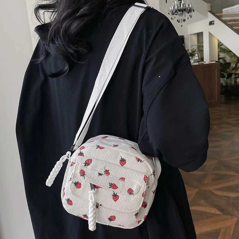Cute Grass Shoulder Bag Strawberry Pattern Multi Pocket Phone Bag Casual Crossbody Bag Womens Makeup Bag Student Bag. Y250819