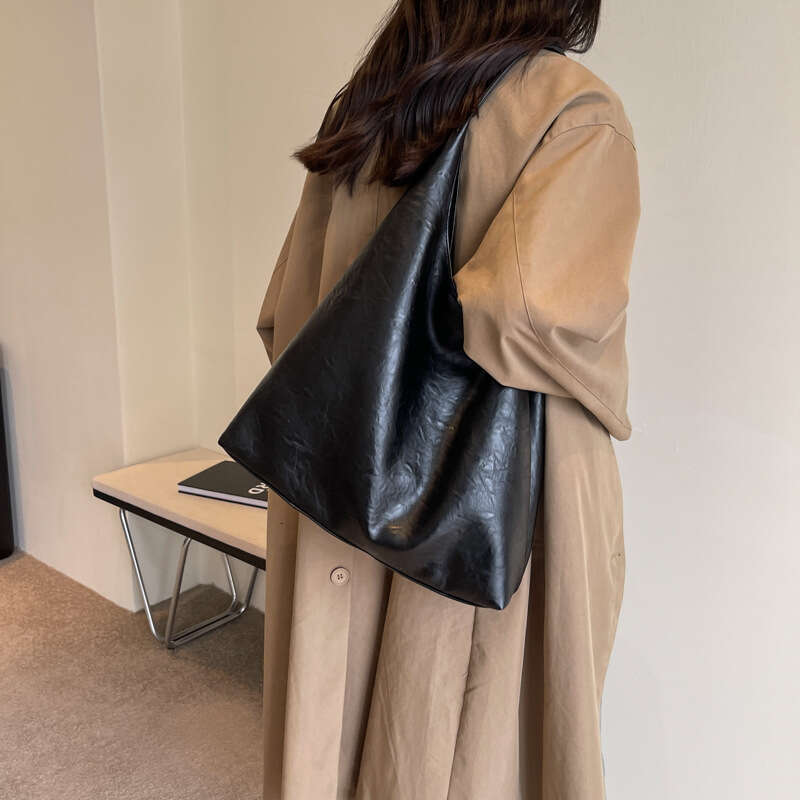 Pleated Commuting Underarm Large Capacity for Bags Women 2025 New Autumn Fashion Designer Casual Tote Niche Shoulder Bag