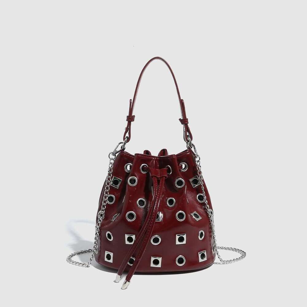 Studded Drawstring Bags Bucket Design Sense Eyelet Handbag Designer Punk Style Hollow Out Single Shoulder Crossbody Chain Women's Bag