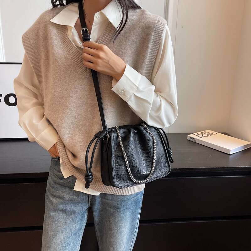 Trendy Small Designer Bags for Women 2025 New Summer Simple Versatile Chain Shoulder Crossbody Korean Style Bucket Bag