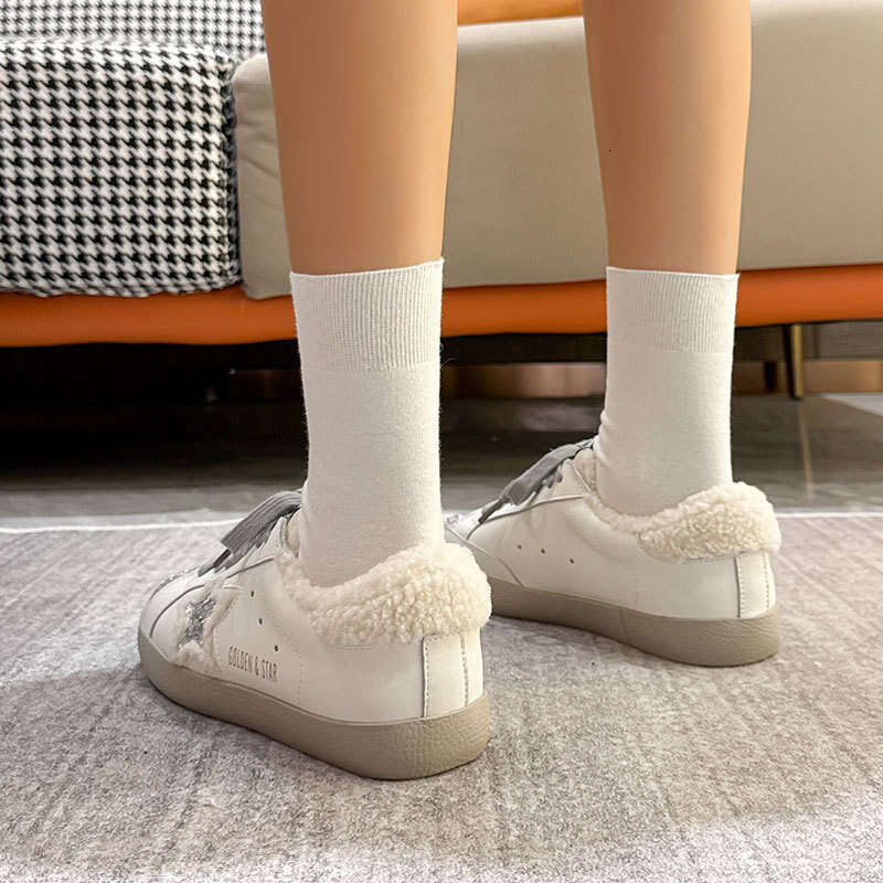 2024 Winter New Korean Style Vintage Star Rhinestone Back Tail Teddy Fur Fashion Casual Sports Versatile Dirty Shoes