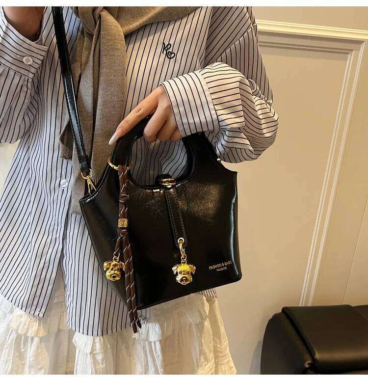 New Fashionable Handbag With Niche Design High End Water Bucket Bag Women S Korean Version Single Shoulder Crossbody Bag