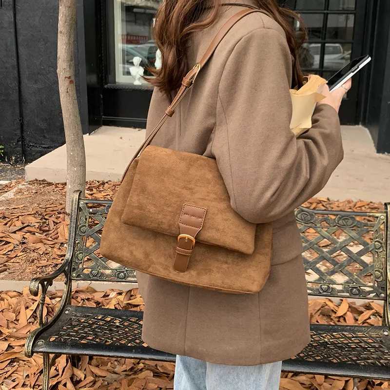 Womens Temperament Shoulder Bag Autumn Winter Casual Small Square Crossbody Armpit Bag Fashionable Travel Handbag gift Y250819