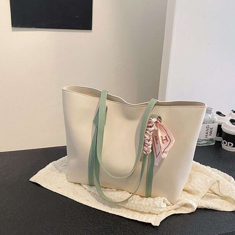 High-Value Large-Capacity 2025 New Commuter Tote Bag for Women Ins Style College Student Shoulder Handbag