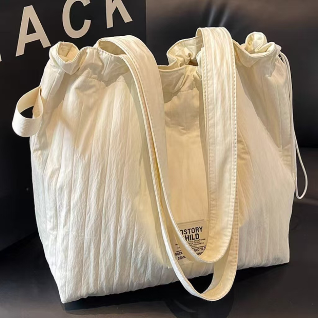 2025 autumn lazy style Korean version casual pleated cloth bag large capacity women's handbag simple niche commuting shoulder bag women's cr