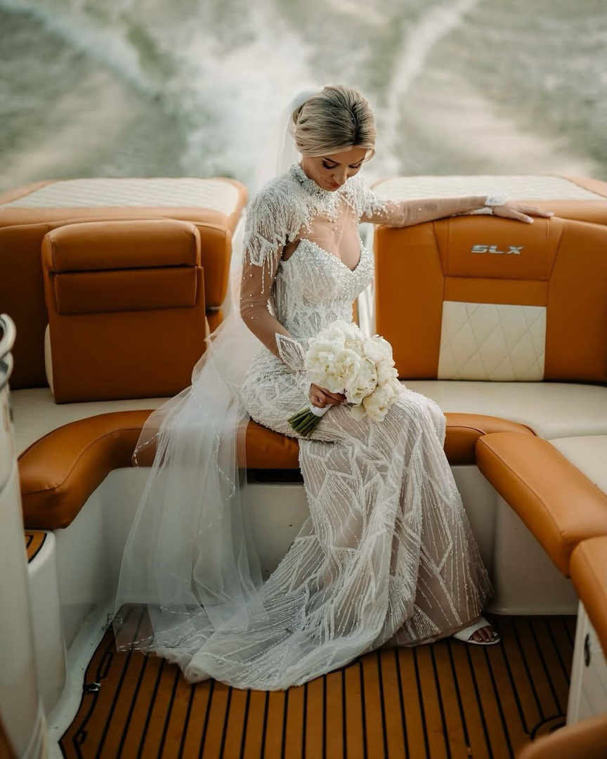 Elegant Mermaid Wedding Dresses Sleeveless Appliques V-Neck Sweep Train Lace Bridal Gowns Plus Size Formal Occasion Customized